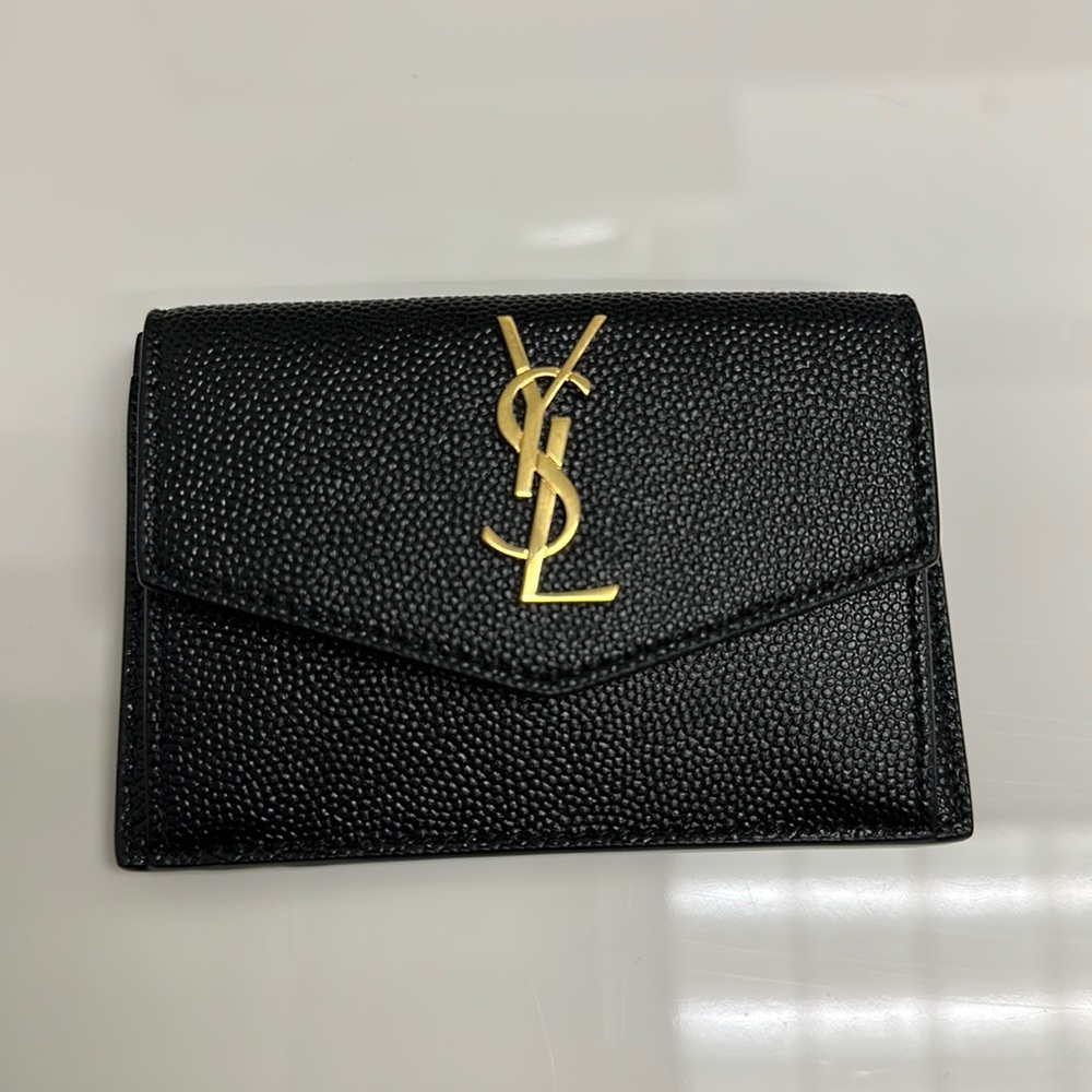 Uptown Card Case in Grain De Poudre Embossed Leather in black